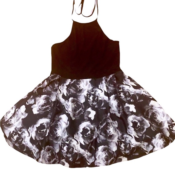 Blondie Nights Dresses & Skirts - Party Prom Dress Black & White Halter Neckline Satin Floral Flare Skirt Pocke…
